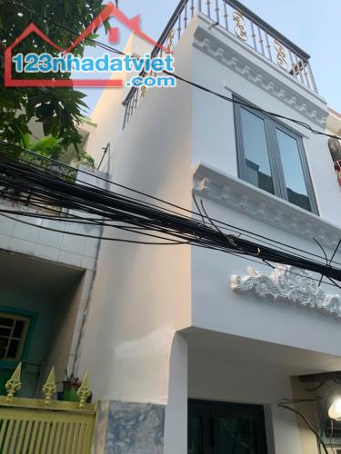 Bán nhà hẻm Mai Hắc Đế P15 Q8 - DT 25m2 (1 trệt 2 lầu) - SHR - chỉ 2.2 tỷ. Lh:0901146616