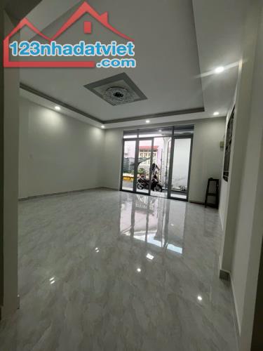 Bán nhà Lê Văn Việt ,Hẻm xe Kia né Vison ,90m2, Nở Hậu , Giá 5.7 tỉ