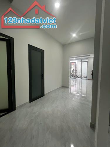 Bán nhà Lê Văn Việt ,Hẻm xe Kia né Vison ,90m2, Nở Hậu , Giá 5.7 tỉ - 2