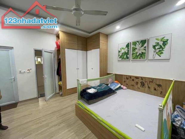 Hiếm Có, Nhà Phố Ái Mộ, Bồ Đề, 32m2, 5 Tầng, Phân Lô, Ô Tô, Full Nội Thất, 6.x Tỷ - 2