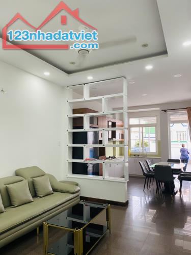 Bán nhà mặt tiền Bùi Minh Trực, p5, Q8. Hoàn công đủ 81m2 - 4 tầng chỉ 20 Tỷ. TL chính chủ - 2