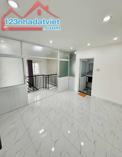 BÁN NHÀ 3 TẦNG, 27M2, NGAY Q.8 - cách hẻm ô tô mấy bước chân - GIÁ 3.2 TỶ - SỔ HỒNG CHÍNH - 3