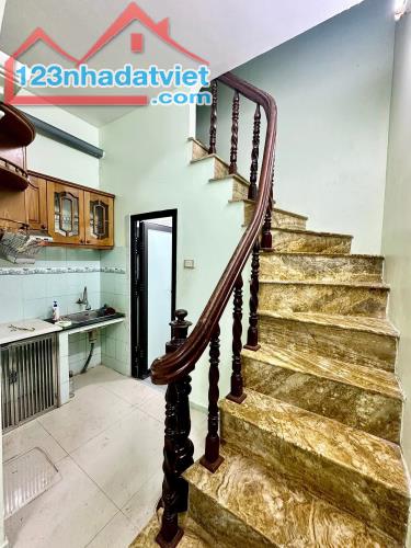 Bán nhà Bạch Đằng   36/41 m-4 tầng -5,2 tỷ   + Vị trí đẹp, nhà mặt ngõ rộng nên phòng nào - 1