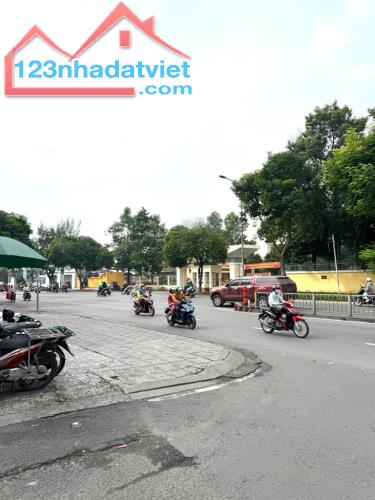 Nhà 1 sẹt thôngNguyễn oanh cách 100m.Hẻm oto tránh nhau  5,6m x8m 2 tầng giá 4ty nhĩnh