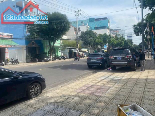 Bán nhà 2 mặt tiền Dã Tượng -Nha Trang gần biển giá tốt