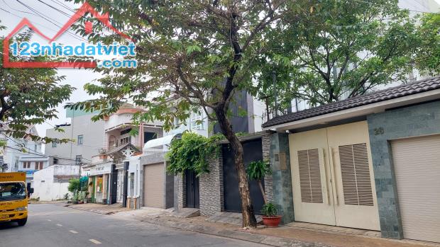 BÁN NHÀ HIẾM- GẦN VINCOM PLAZA QUẬN 9. GẦN NGÃ TƯ THỦ ĐỨC.