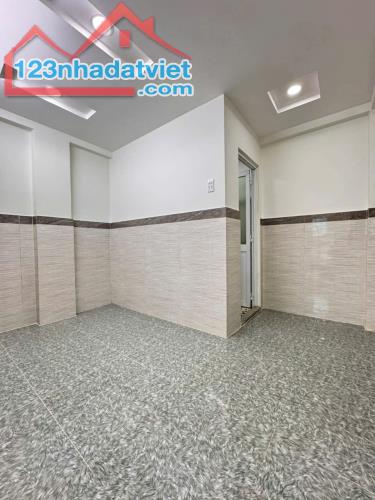 NHÀ BÁN BÌNH TÂN - CHIẾN LƯỢC - DT 3,5x10 - 3 TẦNG - HẺM XE HƠI - BUÔN BÁN NHỎ ĐƯỢC - GIÁ - 4