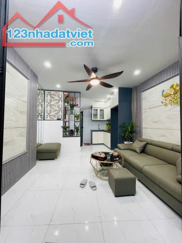 Đại Mỗ, gần ô tô tránh, nhà đẹp, full nội thất, 40m2 , 4T, nhỉnh 6 tỷ.