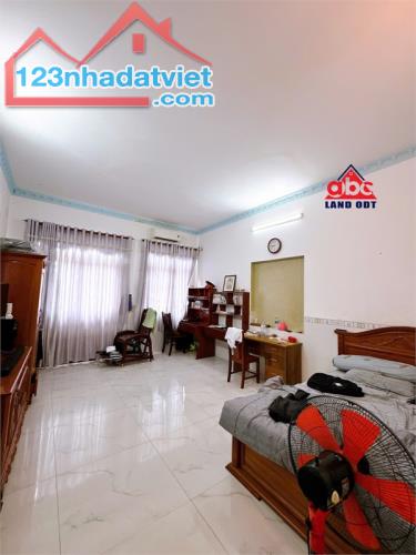 NP1102 nhà 2 lầu mái thái. với mặt tiền đường lớn thuận tiện ở kết hợp kinh doanh - 2