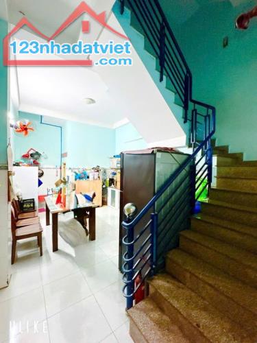 70M2 CHỈ 4.X TỶ - BÌNH TÂN KHU LÊ VĂN QUỚI - 3 TẦNG BTCT - HẺM XE HƠI GẦN MẶT TIỀN - 3