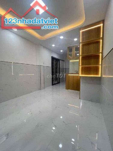 Bán nhà đẹp hẻm thông đường Trần Hưng Đạo , DT 16m2 , Giá 3,18 tỷ - 1