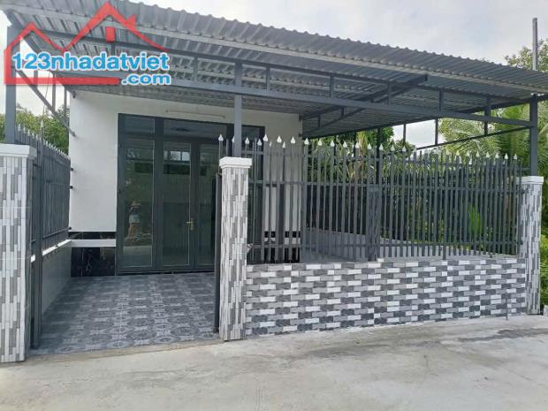 Bán nhà mới nhà cấp 4 rộng 180m2 thoáng mát giá bán dưới 1,5 tỷ