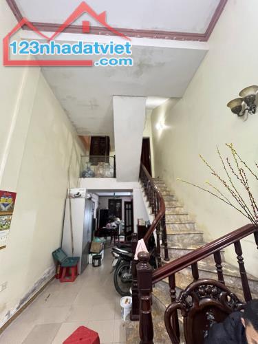 BÁN NHÀ TRUNG KÍNH, CẦU GIẤY, Ô CHỜ THANG MÁY, DT 60m2, 4 TẦNG, MT 4m, GIÁ 16,3 TỶ - 1