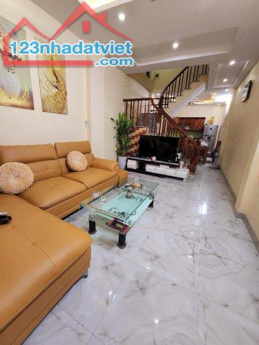 Nhỉnh 5tỷ sở hữu nhà Lương Khánh Thiện lô góc ô tô 42m2