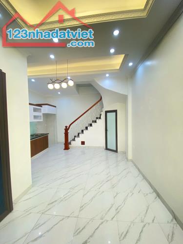 4 TỶ SỞ HỮU NHÀ 5 TẦNG LÔ GÓC Ô TÔ ĐẬU CỬA 42M2, WC KHÉP KÍN 4 NGỦ Ở NGÀY TRƯỚC TẾT