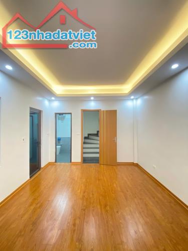 4 TỶ SỞ HỮU NHÀ 5 TẦNG LÔ GÓC Ô TÔ ĐẬU CỬA 42M2, WC KHÉP KÍN 4 NGỦ Ở NGÀY TRƯỚC TẾT - 3