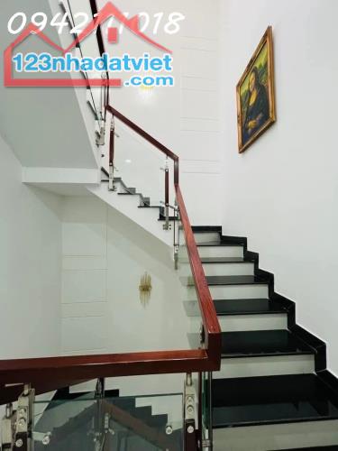 BÁN NHÀ NGYỄN HỒNG ĐÀO, P.13. TÂN BÌNH - 60M2 - 5 T - 6.5 TỶ - 4