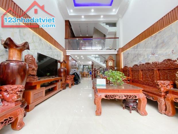 BÁN GẤP NHÀ ĐƯỜNG PHẠM VĂN BẠCH TẶNG HẾT NỘI THẤT