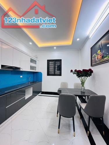 chỉ 8.2 tỷ có nhà đẹp 5T ,dt 37m, ô tô vào nhà , ngõ to, gần phố - 2