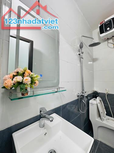 chỉ 8.2 tỷ có nhà đẹp 5T ,dt 37m, ô tô vào nhà , ngõ to, gần phố - 3