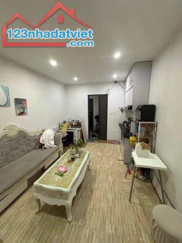 Cho thuê căn hộ tập thể 8/3 Thanh Nhàn, 60m2, 2 ngủ, 7 Triệu