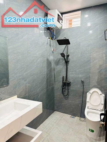 NHÀ CỰ KHỐI PHỐ BÁT KHỐI - Ô TÔ TRÁNH CÁCH 10M - 45M2 GIÁ ĐẦU TƯ. - 3