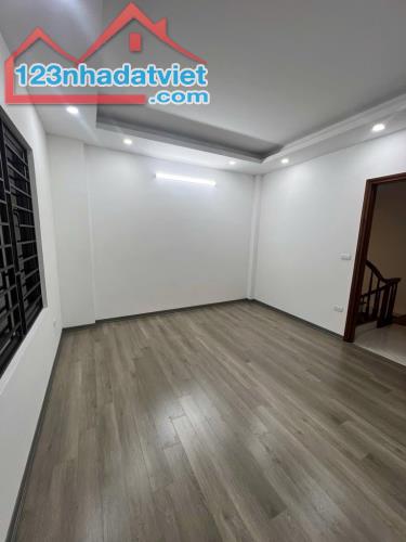 Nhà Kim Ngưu 33m2 5T, MT4.7m- Ô TÔ CÁCH 5M- LÔ GÓC - CỰC GẦN PHỐ - 3