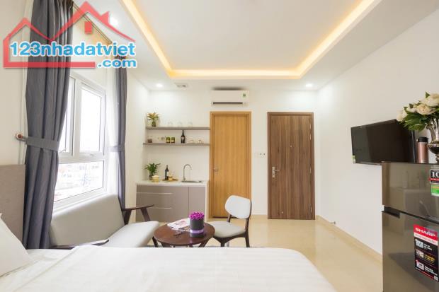 Studio cửa sổ view đẹp full nội thất