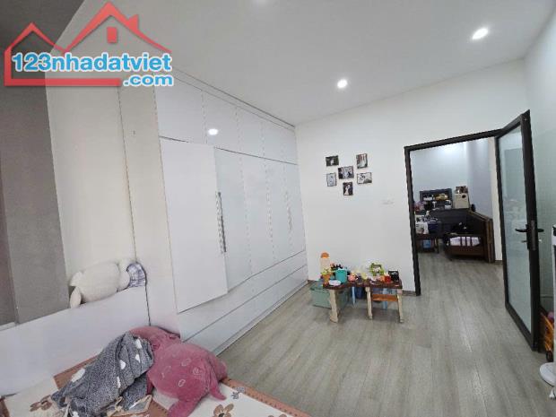 Tập Thể Quận Hai Bà Trưng, phố Thanh Nhàn - LÔ GÓC 2 MẶT PHỐ - 70 M² - Hơn 3 Tỷ