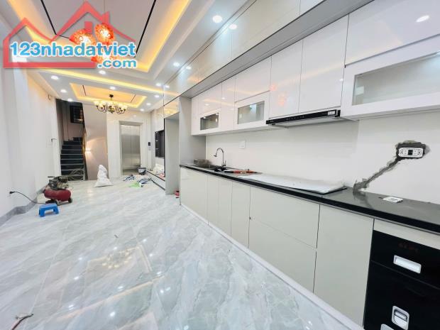 SIÊU PHẨM ĐỨC GIANG 35M2 x 6T GARA ÔTÔ NHÀ MỚI Ở LUÔN THANG MÁY KINH DOANH 8,9TỶ - 1