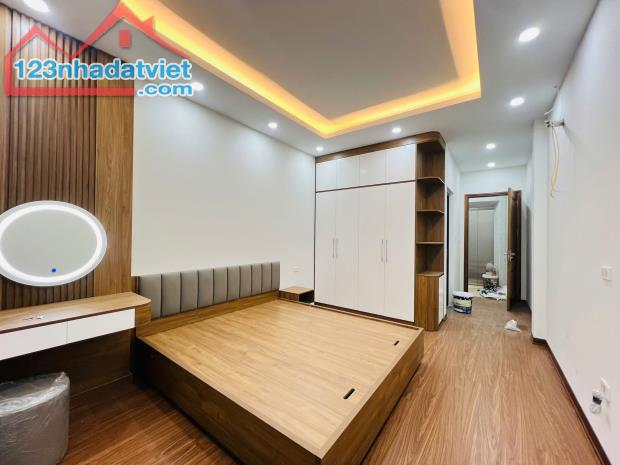 SIÊU PHẨM ĐỨC GIANG 35M2 x 6T GARA ÔTÔ NHÀ MỚI Ở LUÔN THANG MÁY KINH DOANH 8,9TỶ - 3