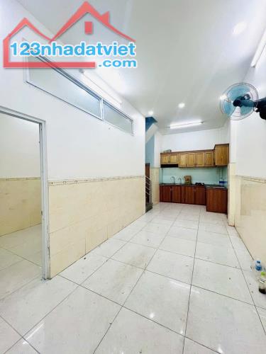 LÝ TUỆ -HẺM BA GÁC CÁCH XE HƠI 30M - 55M2 NHÀ 2 TẦNG BTCT CÒN KHÁ MỚI VỚI 3PN, 2WC  -GIÁ 3