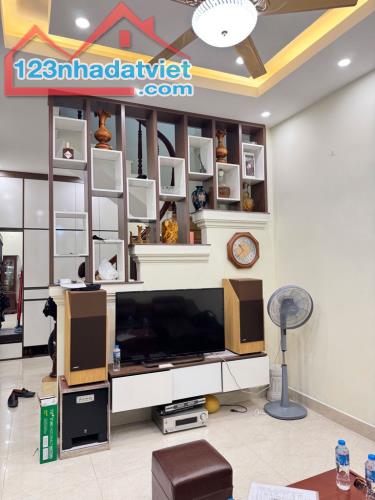 Bán nhà Ngọc Thụy, Long Biên, 5 tầng, 75m2, 9 tỷ 55