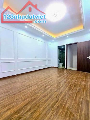 Bán nhà riêng 5 tầng cạnh chợ Lai Xá, Hoài Đức. Diện tích 30m2 Ôtô cách 18m. Lh 0986732688 - 4