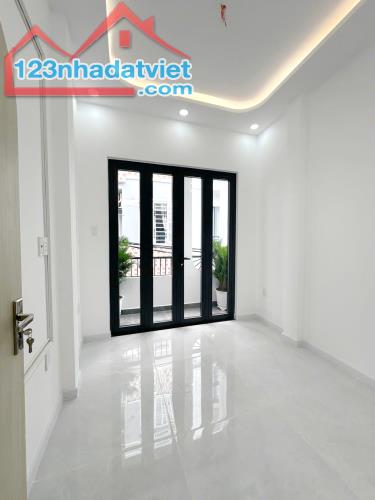 Nhà mới đẹp cách mặt tiền vài bước chân Bông Sao P5Q8 - 4