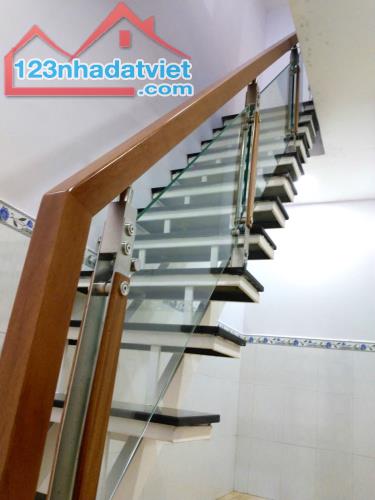 Quận 12, Tân Thới Hiệp, Ngay Công Viên Phần Miềm Quang Trung, Nhà 51M2, HXH Chỉ 3 Tỷ 100 - 3