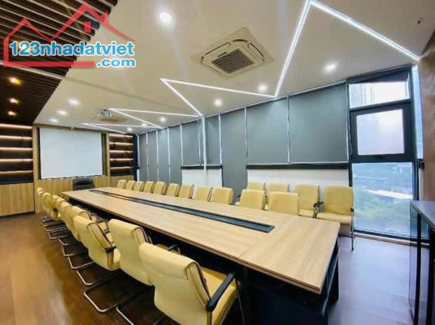 Building mặt phố Hoàng Quốc Việt sầm uất gần phố Nguyễn Văn Huyên 200m2 chỉ 86.8 tỷ. 09896 - 2