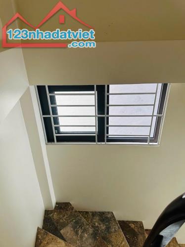 Bán nhà Quan Nhân, 32m2, 5 tầng, ô tô đỗ cổng, cách hồ 10m, mặt tiền rộng, nhỉnh 6 tỷ - 4