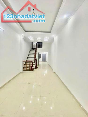 🏡 NHÀ MỚI XÂY KIÊN CỐ - CHỈ HƠN 4 TỶ - GẦN TRUNG TÂM THANH TRÌ - 2