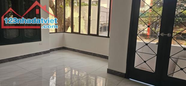 Mặt Phố Lý Nam Đế - Kinh Doanh Siêu Đỉnh - Hoàn Kiếm - Dt : 45m2/5,5mMt *bán 32tỷ - 2