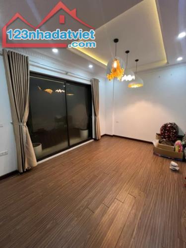 SIÊU PHẨM THẠCH BÀN 36M2 x 5T NGÕ ÔTÔ LÔ GÓC NỞ HẬU FULL NỘI THẤT. 6,39TỶ - 3