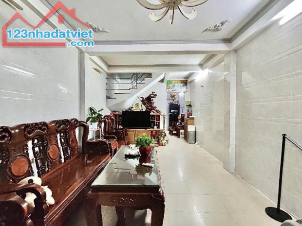 Bán nhà hẻm 5m Phường 8 Q11.Dt: 3.6x11m 2 lầu ST Giá 5.99 tỷ TL  0911481323 Thái Kim Huệ