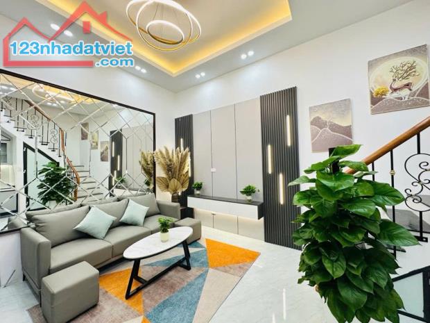 Hiêm, nhà giá đẹp, Kim Mã, Ba Đình, lô góc 30m2, 5,5 tỷ, ở đón Tết ngay