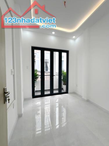 Nhà mới 2 tầng sát đường Bông Sao P5Q8, Giá 3.68 Tỷ (T/L) - 3