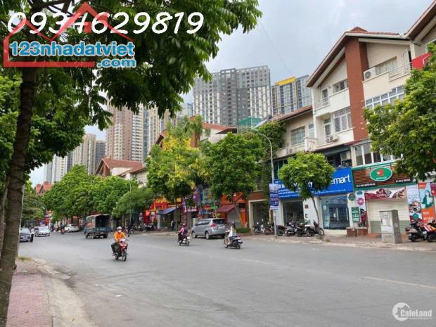 SIÊU PHẨM MẶT PHỐ NGUYỄN VĂN LỘC - HÀ ĐÔNG
ĐẲNG CẤP - KINH DOANH ĐỈNH - DÒNG TIỀN KHỦNG