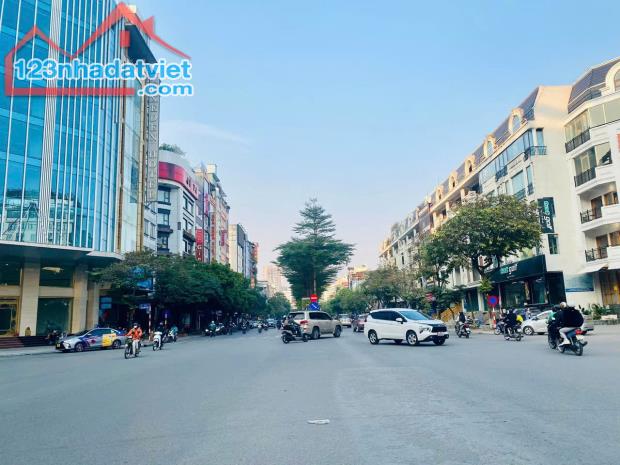 Bán đất mặt phố Trần Thái Tông 3270 m Đất  MT 70 m 940 tỷ Cầu Giấy