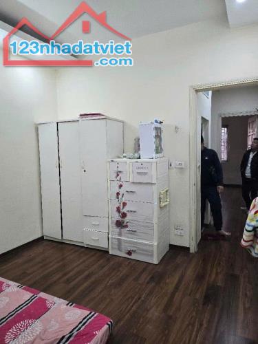 123 Thuy khuê căn nhà 7,5 tỷ 5 tầng 6 ngủ 3 bước ra phố tiện ích ngập tràn

Thụy Khuê gần - 3