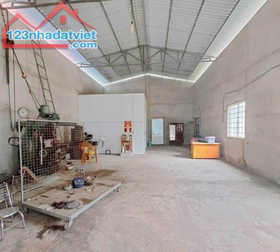 Quá Ngộp bán gấp Nhà Xưởng 310m2 Sổ Hồng Riêng Ở Đường Láng The Tân Thạnh Tây 820triệu - 1