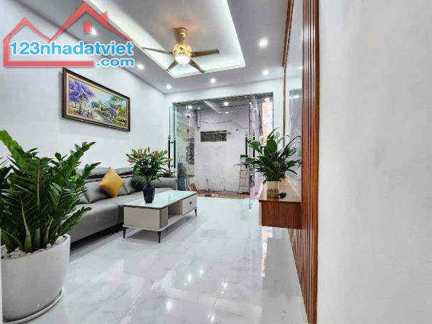 #Đinh_Công_Thượng Hoàng Mai 40m2, 5 tầng , mặt tiền 4,4m, Ô tô đỗ cổng , full nội thất - 1