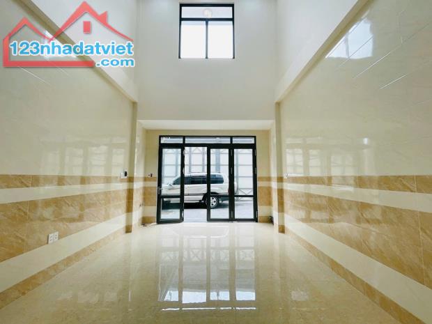 Nhà 50m2 Mới, Đẹp Ngay Chợ Bình Triệu!